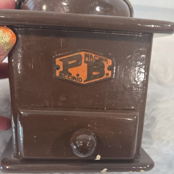 Vintage PB Manual Coffee‎ Grinder - Picture 4 of 8